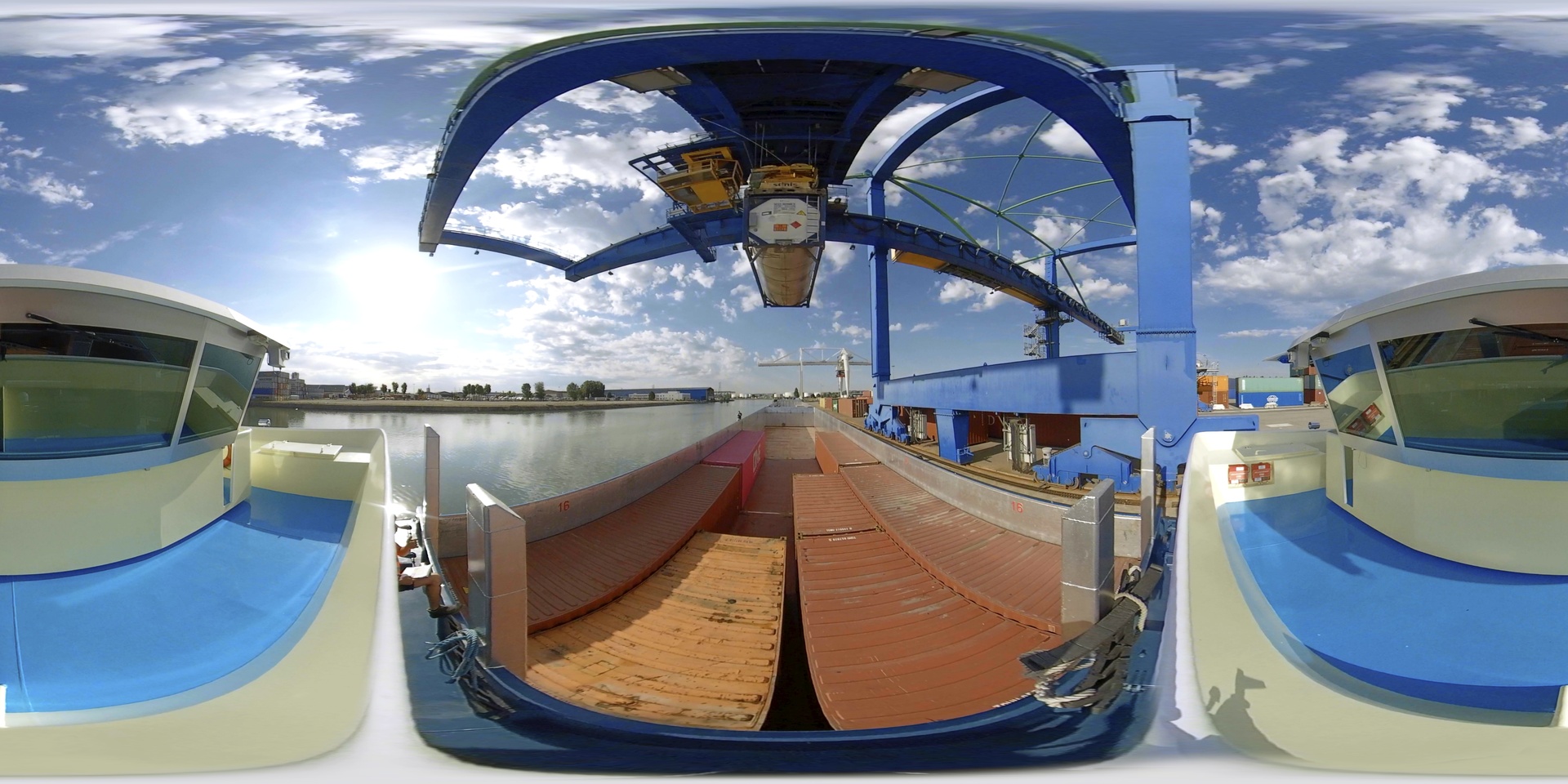 Vidéo 360 Timelapse sur le Transport Fluvial