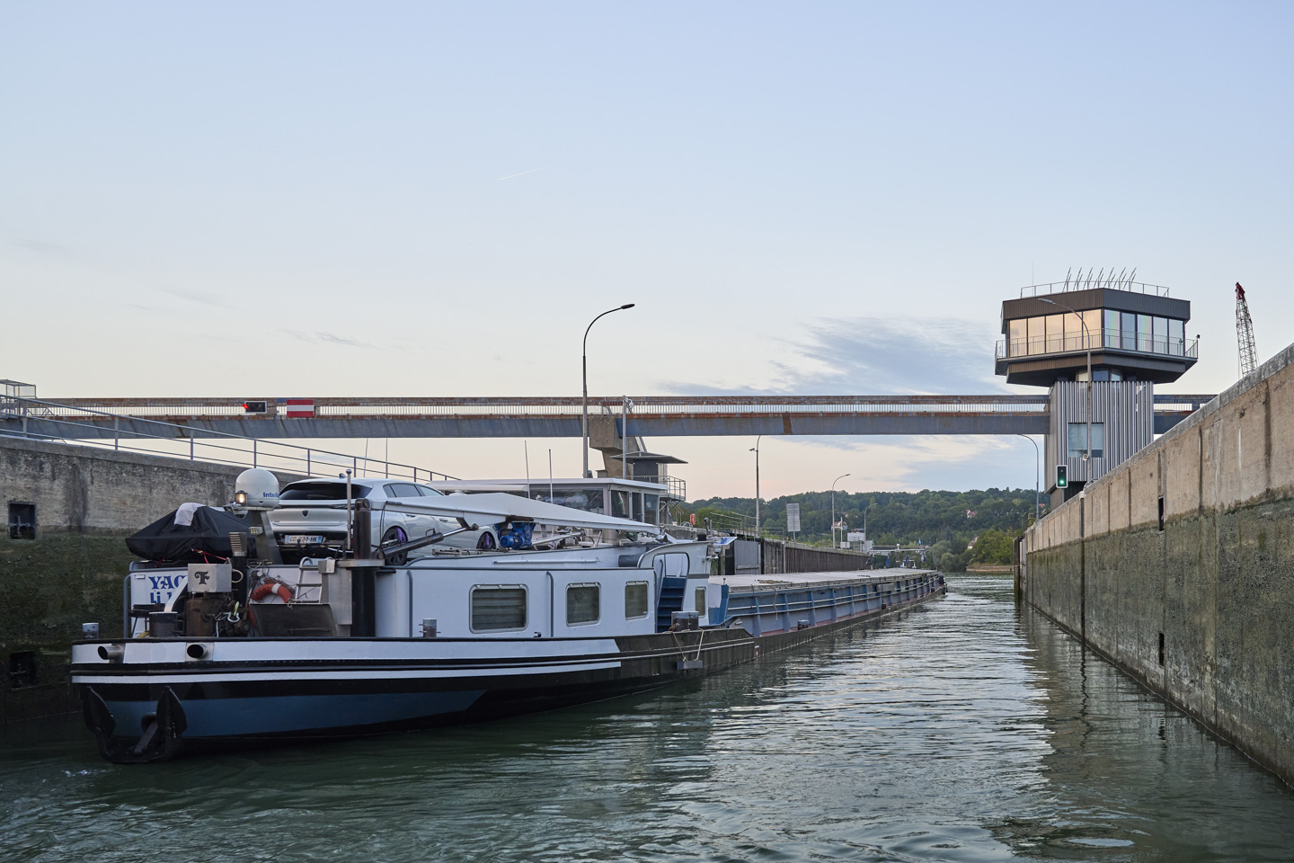 Navigation sur la Seine sur une péniche marchande