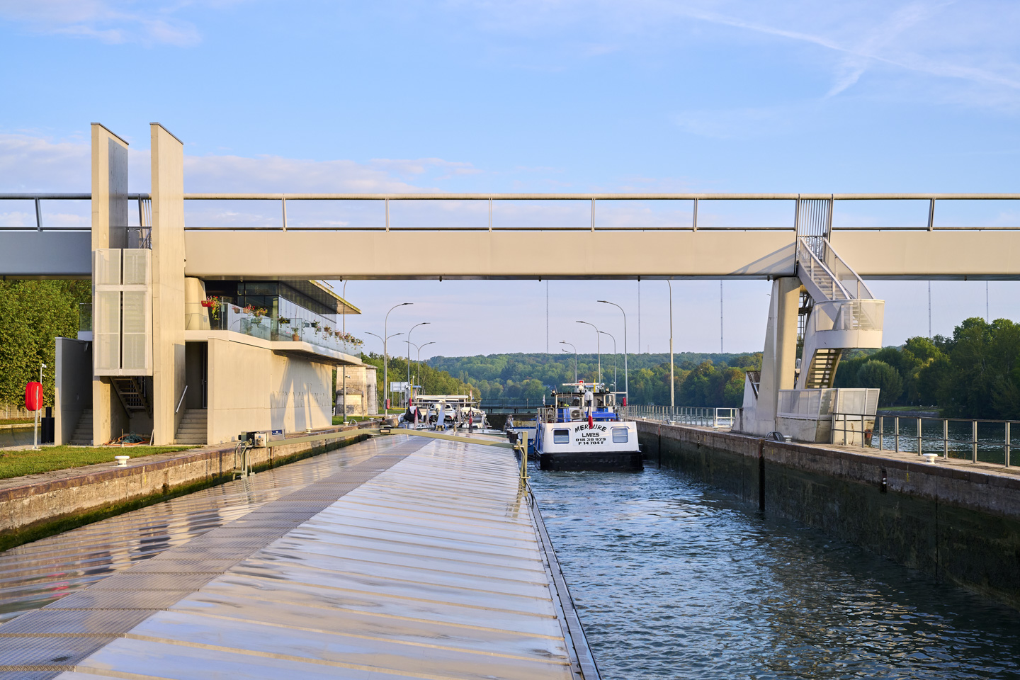 Navigation sur la Seine sur une péniche marchande