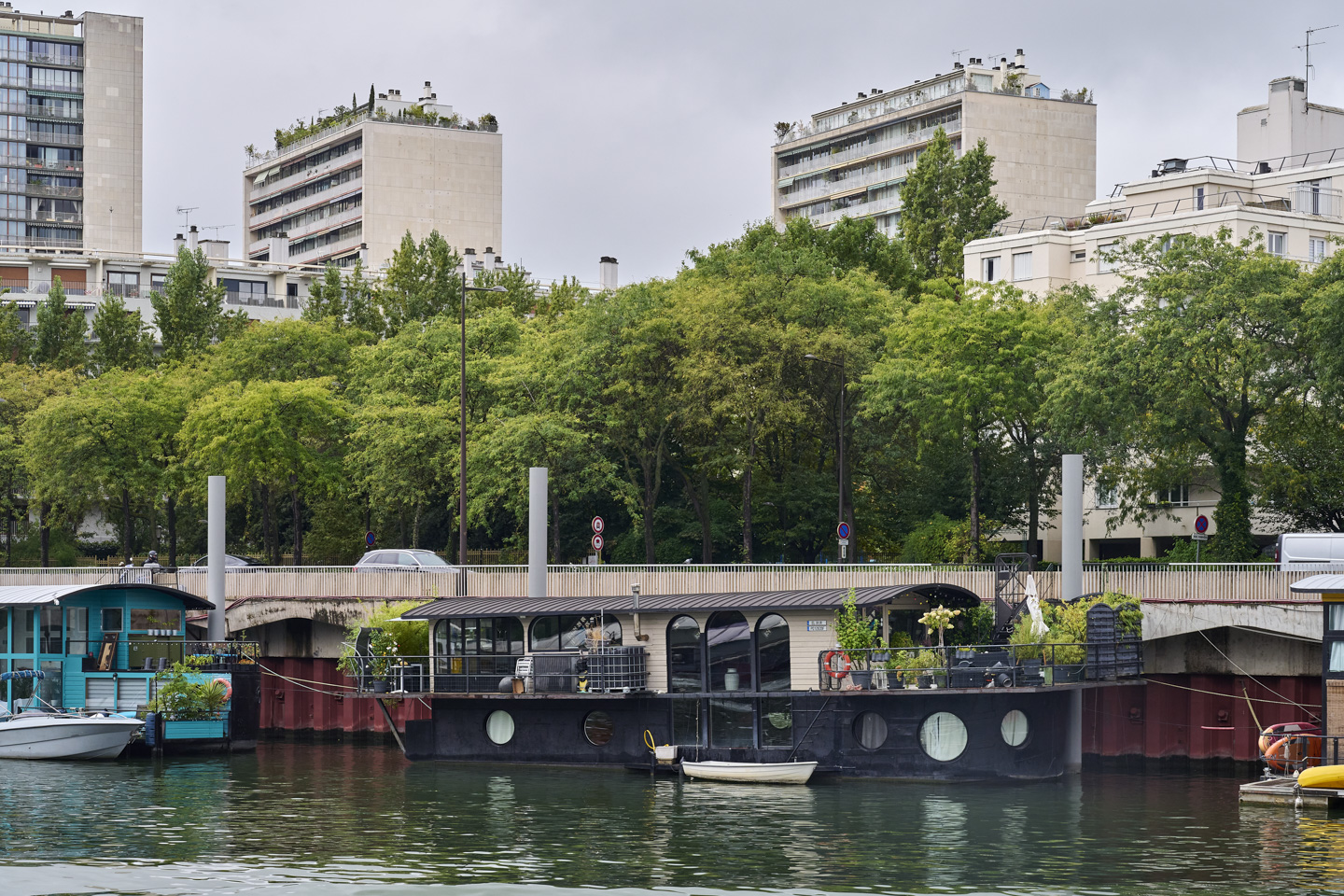 Navigation sur la Seine sur une péniche marchande