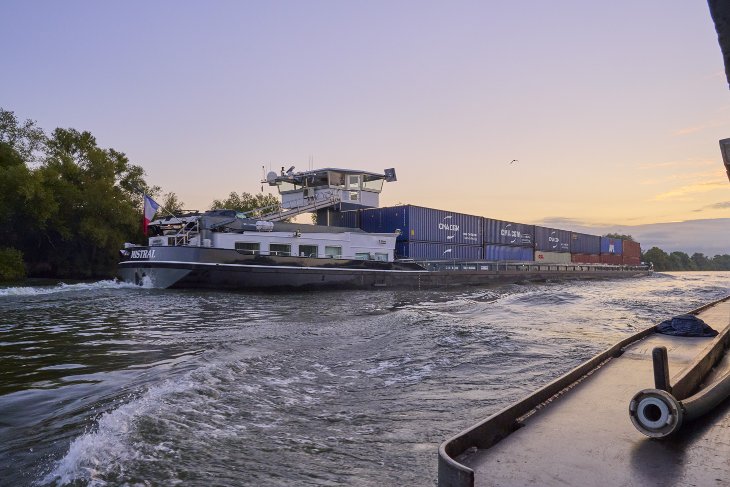 Navigation sur la Seine sur une péniche marchande