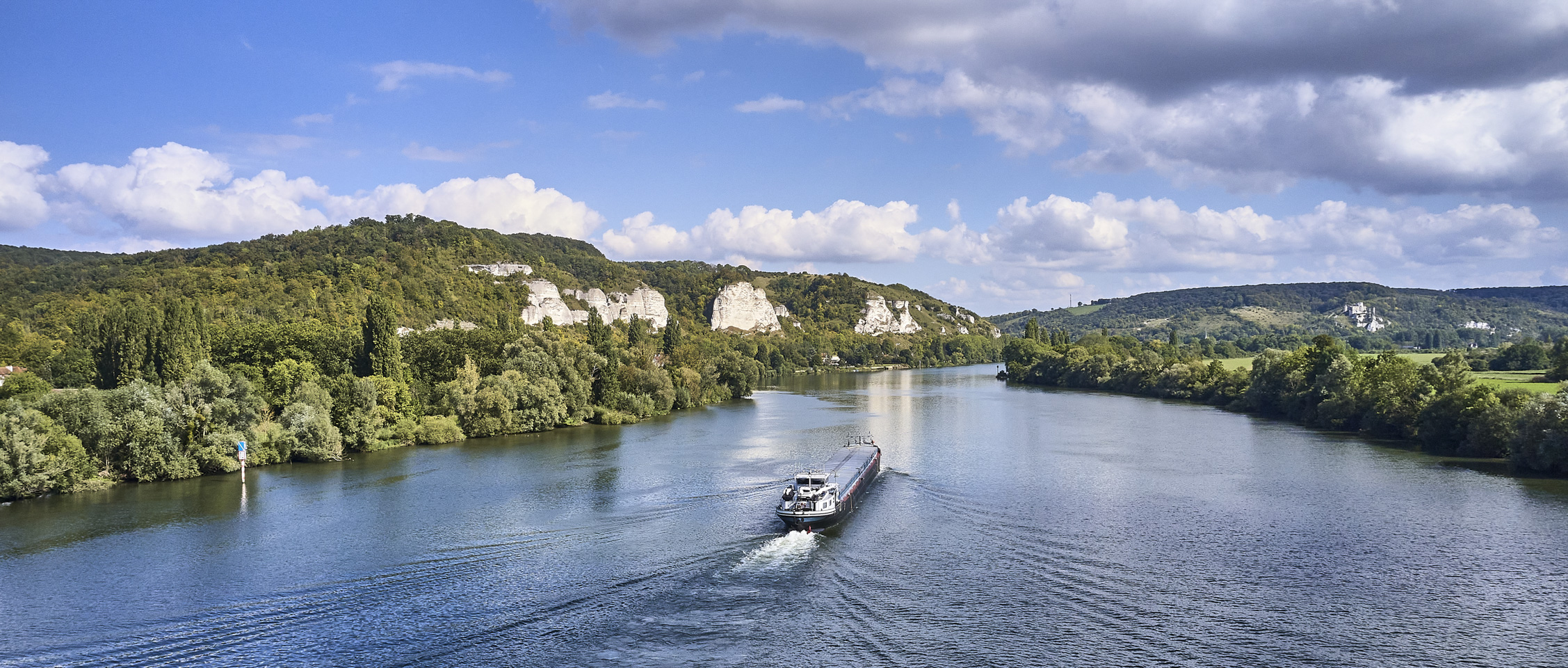 Navigation sur la Seine sur une péniche marchande