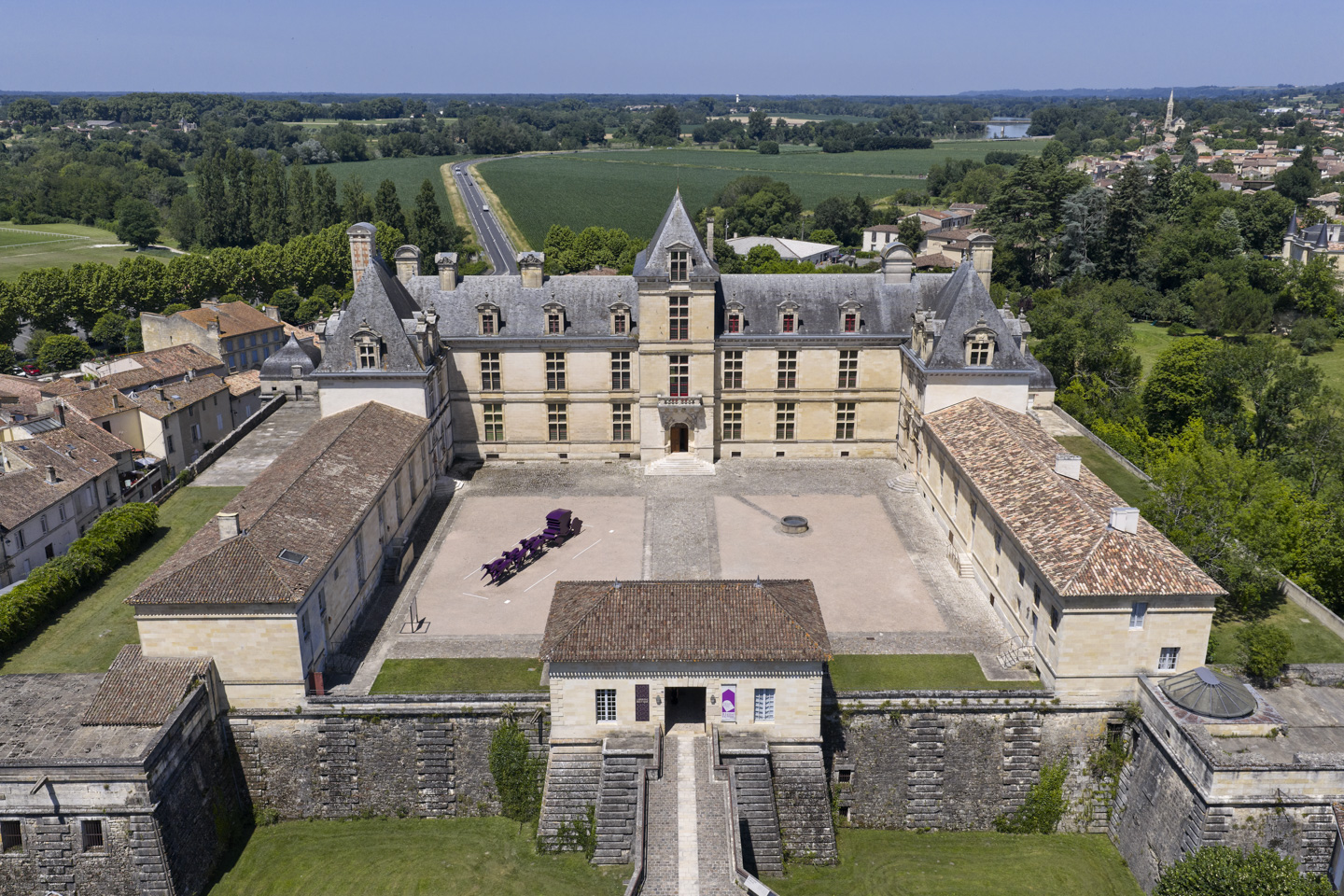 Le Carrosse de Xavier Veilhan au château de Cadillac