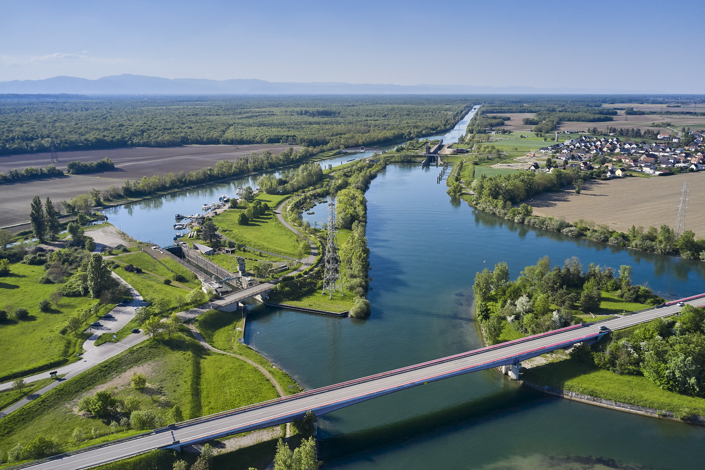 Transport, chantier et patrimoine fluvial sur le Rhin